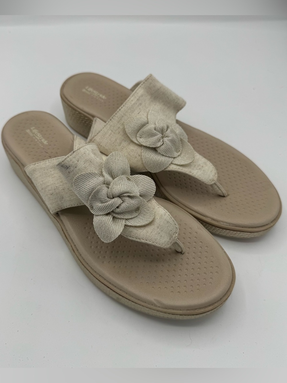 Bzees for LifeStride Women's Bloom Wedge Sandal Cream Beige Size 9 summer